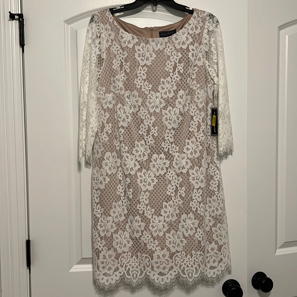 NWT. Short, White lace Jessica Howard dress. 14P
